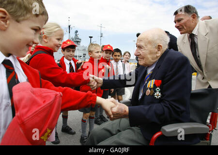 Kriegsveteran feiert 111. Geburtstag Stockfoto