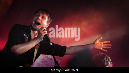 Franz Ferdinand im Konzert - Glasgow. Franz Ferdinand konzertiert in der Grand Ole Opry in Glasgow. Stockfoto