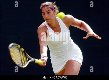 Briton's Anne Keothavong in Aktion gegen Natasha Khan während der Surbiton Trophy Turnier im Surbiton Racket and Fitness Club, Surrey. Stockfoto