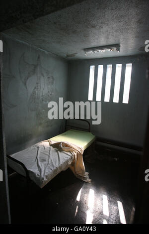 Eine Zelle in H Block Nr. 4 am Maze / Long Kesh Standort in der Nähe von Lisburn, wo 1981 zehn IRA-Hungerstiker unter der Leitung von Bobby Sands starben. Stockfoto