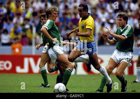 Fußball - Weltmeisterschaft Mexico 1986 - Gruppe D - Brasilien V Nordirland - Estadio Jalisco, Guadalajara Stockfoto