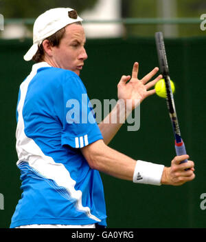 Großbritanniens Richard Bloomfield in Aktion während des Surbiton Trophy Turniers im Surbiton Racket and Fitness Club, Surrey. Stockfoto