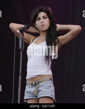 Amy Winehouse tritt beim Isle of Wight Festival im Seaclose Park auf der Isle of Wight auf. Bilddatum: Samstag, 9. Juni 2007. Stockfoto