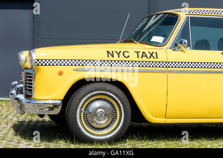 Kultige Vintage gelb Checker Taxi Cab bekannt unter anderem aus dem Film "Taxi Driver" Stockfoto