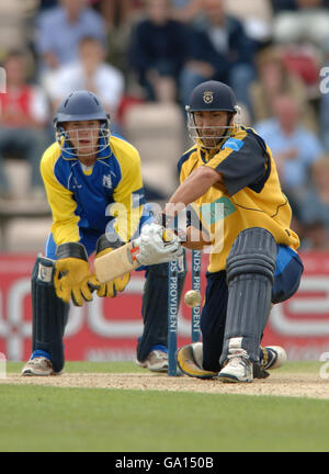 Cricket - Friends Provident Trophy - Halbfinale - Hampshire V Warwickshire - The Rose Bowl. Hampshire's Nick Pothas in Aktion beim Halbfinale der Friends Provident Trophy im Rose Bowl, Southampton. Stockfoto