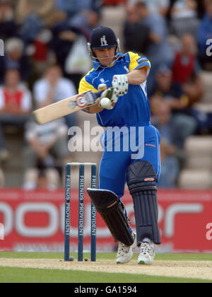 Cricket - Friends Provident Trophy - Halbfinale - Hampshire V Warwickshire - The Rose Bowl. Darren Maddy von Warwickshire in Aktion beim Halbfinale der Friends Provident Trophy im Rose Bowl in Southampton. Stockfoto