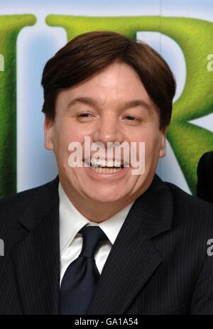 Mike Myers kommt zur britischen Premiere von Shrek the Third im Odeon Cinema am Leicester Square im Zentrum von London. Stockfoto