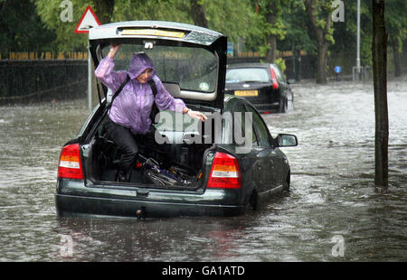 Starkregen bringt Überschwemmungen Chaos in Nordirland Stockfoto