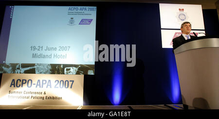 Bundeskanzler Gordon Brown spricht auf der ACPO-APA Sommerkonferenz und Polizeiausstellung im Midland Hotel, Manchester. Stockfoto