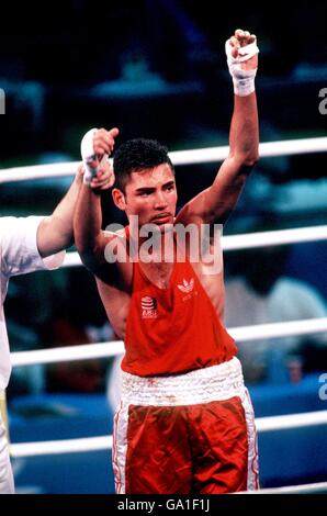Boxen - Leichtgewicht - Olympischen Spiele in Barcelona - Oscar De La Hoya (USA) V Sung Sik Hong (Südkorea) Stockfoto