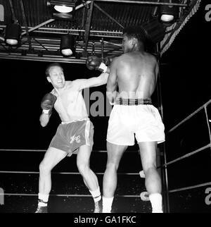 Boxen - World Heavyweight Championship - Muhammad Ali V Henry Cooper Stockfoto