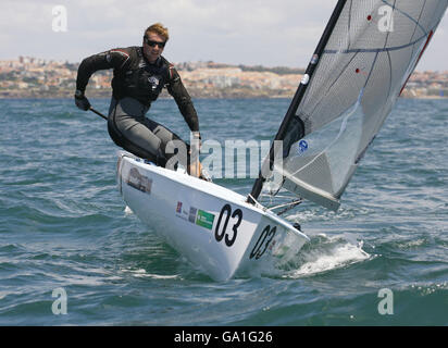 Das britische Olympic Sailing Team hofft, dass Ed Wright in seinem Finn-Klasse-Dingy in Cascais, Portugal, in Aktion ist, wo er an den ISAF World Sailing Championships teilnehmen wird. DRÜCKEN Sie VERBANDSFOTO. Bilddatum: Mittwoch, 20. Juni 2007. Stockfoto