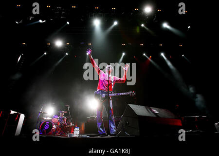 Snow Patrol im Konzert in der O2 Arena - London. Snow Patrol im Konzert (Hauptsänger Gary Lighbody im Bild) in der 02 Arena in Greenwich, Südlondon. Stockfoto