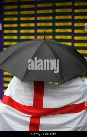 Tennis - Wimbledon Championships 2007 - Tag Sechs - All England Club. Rain hört in Wimbledon auf zu spielen Stockfoto