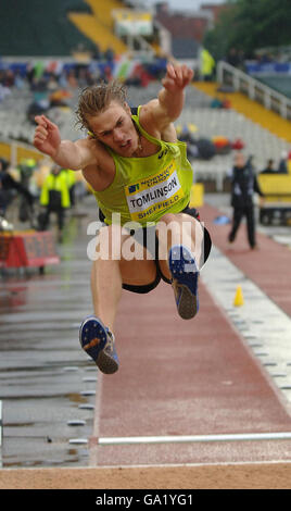 Leichtathletik - Norwich Union British Grand Prix - Don Valley Stadium. Der britische Chris Tomlinson beim Long Jump während des Norwich Union British Grand Prix im Don Valley Stadium, Sheffield. Stockfoto