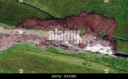 Großbritannien wird von Überschwemmungen heimgesucht. Luftaufnahme des Ulley Reservoir nach zwei Tagen starken Regens, der Überschwemmungen in Yorkshire verursachte. Stockfoto