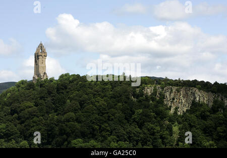 Abgebildet ist eine Gesamtansicht des Wallace-Denkmals bei Stirling. Stockfoto