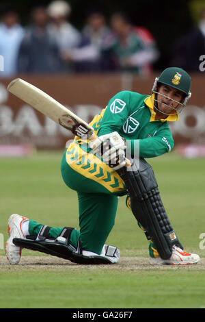 Südafrikas Jean Paul Duminy bei einem eintägigen internationalen Spiel gegen Indien im Cricket Club Stormont in Belfast. Stockfoto