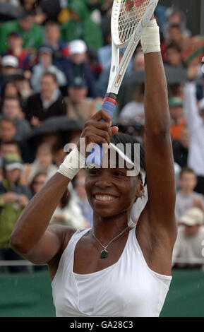 Venus Williams feiert seinen Sieg gegen Akiko Morigami aus Japan während der All England Lawn Tennis Championship in Wimbledon. Stockfoto