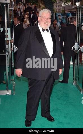 Richard Griffiths kommt zur britischen Premiere von Harry Potter und dem Orden des Phönix am Odeon Leicester Square im Zentrum von London an. Stockfoto