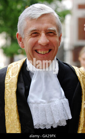 Der neue Lord Chancellor und Justizminister Jack Straw kommt heute zu seiner Vereidigung vor den Royal Courts of Justice in London. Stockfoto