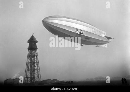 Die R101 nähert sich dem Ankermast in Cardington, während ihrer Jungfernfahrt von der Luftschiffstation in Howden in Yorkshire. Unter denen, die am Bau der R100 arbeiteten, waren der Designer Barnes Wallis und der Mathematikerin Nevil Shute Norway, berühmter als Nevil Shute, Autor EINER Stadt namens Alice. Stockfoto