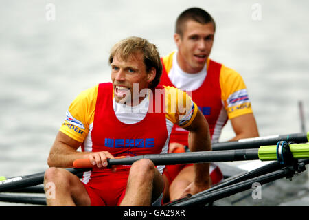 Rudern - Weltmeisterschaft 2007 - Bosbaan. Die Dänemarks Mads Rasmussen (l) und Rasmus Quist (r) feiern nach dem Sieg im leichtgewichtigen Doppel-Schädel-Finale Der Männer In A Stockfoto