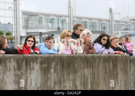 110 Regatta Kinder gerettet, nachdem Yachten Kentern Stockfoto