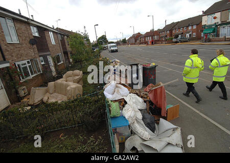 Zerstörte Besitztümer auf den Straßen von toll Bar, in der Nähe von Doncaster, die von schweren Überschwemmungen getroffen wurde. Stockfoto