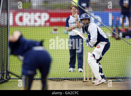 Indien Captain Rahul Dravid in Aktion in den Netzen vor dem letzten Tag der Tour-Spiel gegen Sussex. Stockfoto