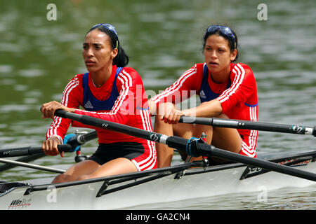 Rudern - Weltmeisterschaft 2007 - Bosbaan. Die kubanische Ismaray Marrero Aria (links) und Yaima Velazquez treten in den leichten Doppelschädeln der Frauen an - Hitze 1 Stockfoto