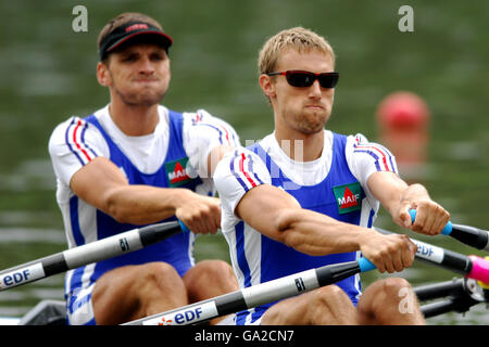 Rudern - Weltmeisterschaft 2007 - Bosbaan. Die Franzosen Adrien Hardy (rechts) und Jean-Baptiste Macquet treten in den Herren-Doppelschwärmen an - Hitze 3 Stockfoto