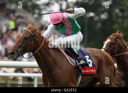 Horse Racing - Ritz Club Juli Festival - Ladies Day - Newmarket Racecourse Stockfoto