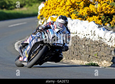 Ian Hutchinson auf der Tyco bmw Super bike während der 2016 Senior TT auf der Isle of Man Stockfoto