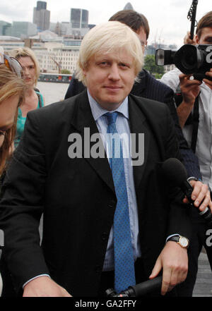 Boris Johnson kommt im City Hall im Zentrum von London an, der Heimat der Greater London Authority. Stockfoto