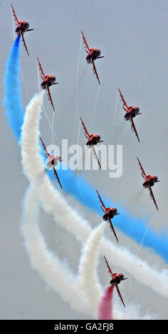 Die Red Arrows Display-Team bei der Royal International Air Tattoo in Fairford in Gloucestershire, PRESSE ASSOCIATION Photo, Sonntag, 15. Juli 2007. Das Fairford Air Tattoo ist die größte militärische Air Show der Welt. Bildnachweis sollte lauten: Anthony Devlin/PA Stockfoto