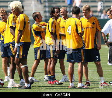 David Beckham (Mitte) von La Galaxy mit Teamkollegen während einer Trainingseinheit im Home Depot Center, Los Angeles, USA. Stockfoto