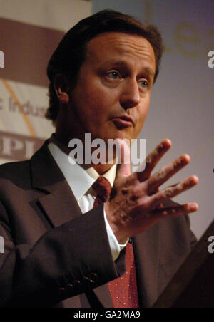 David Cameron bei der British Phonographic Industry Stockfoto