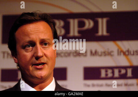 Der konservative Parteivorsitzende David Cameron spricht heute im Mayfair Hotel in London vor der britischen Phonographic Industry AGM. Stockfoto