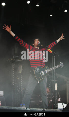 Gary Lightbody von Snow Patrol tritt beim T in the Park Musikfestival in Kinross in Schottland auf. Stockfoto