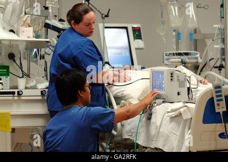 Die Intensivstation im Whittington Hospital im Norden London Stockfoto