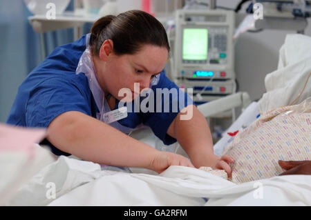 Die Intensivstation im Whittington Hospital im Norden London Stockfoto