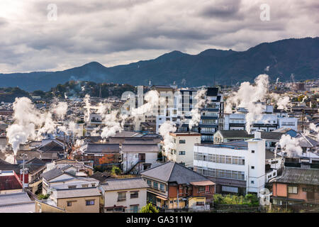 Beppu, Japan Stadtbild mit Sprudel Badehäuser. Stockfoto