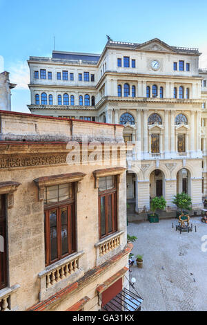 Blick Richtung Lonja del Comercio Gebäude (kommerzielle Exchange), La Habana Vieja, Kuba Stockfoto