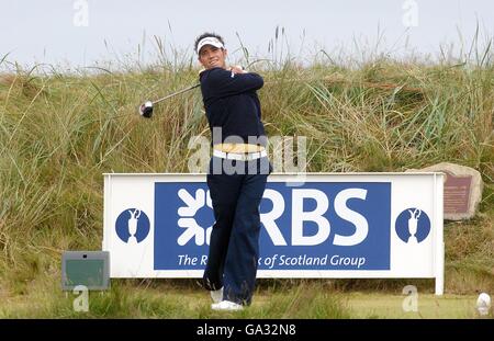 Nick Dougherty, England, in Aktion während der Open Championship bei den Carnoustie Golf Links in Ostschottland. NUR FÜR REDAKTIONELLE ZWECKE, KEINE VERWENDUNG VON MOBILTELEFONEN Stockfoto