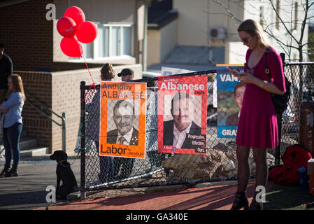 Sydney, Australien. 2. Juli 2016. Australiens Marathon Bundestagswahlkampfes kam zu einem Ende auf 2. Juli 2016 mit der Bundesrepublik Wahltag Polling. Australier sind für vorausgesagt die Koalitionsregierung und Premierminister Malcolm Turnbull. Bildnachweis: Hugh Peterswald/Pacific Press/Alamy Live-Nachrichten Stockfoto