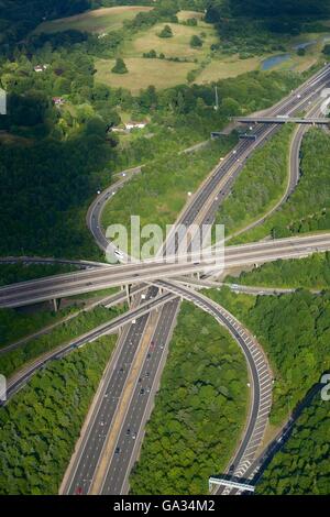 Luftaufnahme von M23 Überführung M25, in der Nähe von Redhill, Surrey, England, UK, GB Stockfoto