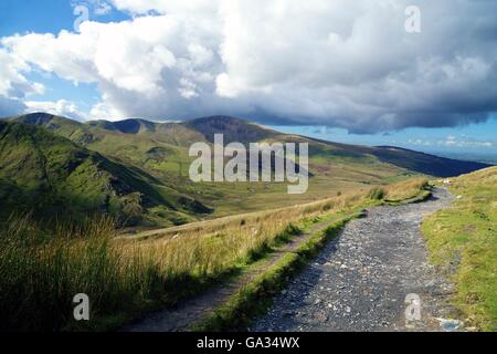 Weg von Llanberis bis zum Gipfel des Snowdon entlang Gleis Snowdonia-Nationalpark, Gwynedd, Wales, UK, GB, Europa Stockfoto