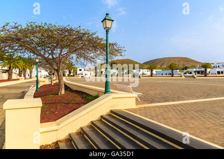 Schritte auf dem Platz in Yaiza Stadtpark, Insel Lanzarote, Spanien Stockfoto