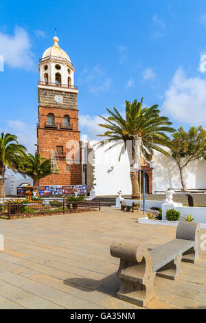 TEGUISE, LANZAROTE Insel - 15. Februar 2015: Berühmte Kirche Nuestra Señora de Guadalupe in Teguise Stadt, die ehemalige Hauptstadt von Lanzarote, Kanarische Inseln, Spanien. Stockfoto